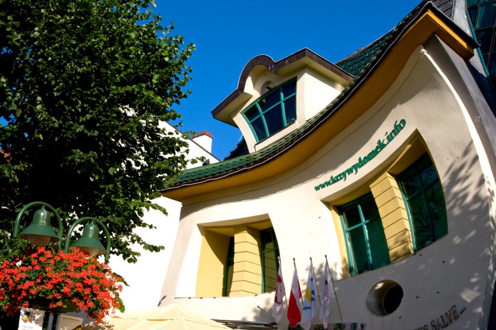 Bangunannya Kaya Meleleh Dan Berantakan, Aslinya Asyik Banget